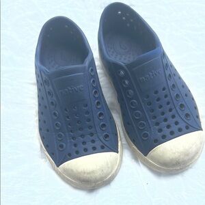 Native Jefferson Toddler Slip on Sneakers in Navy C8